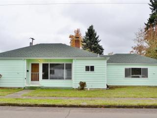590 E St, Lebanon, OR 97355-1841