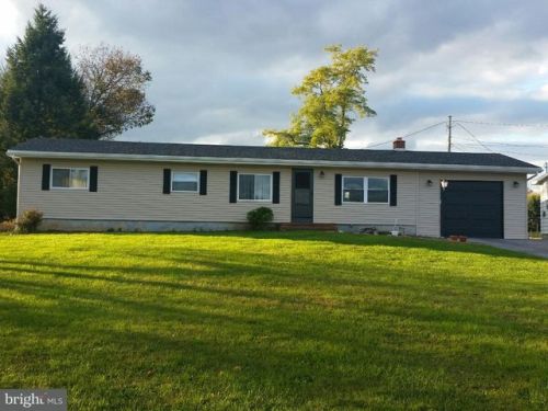 9 Koser Ln, Lees Cross Roads, PA 17257-9481