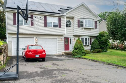 9 Lane Ave, Bridgeport, CT 06611-4801