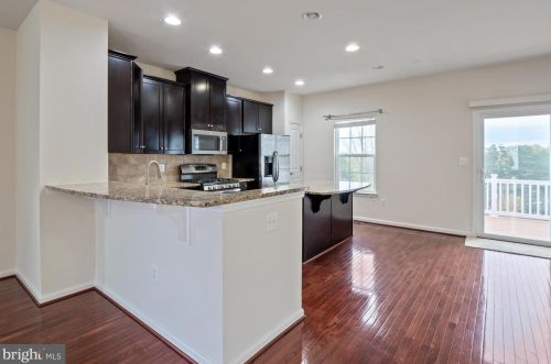 1708 Rockledge Ter, Woodbridge VA  22192-2508 exterior