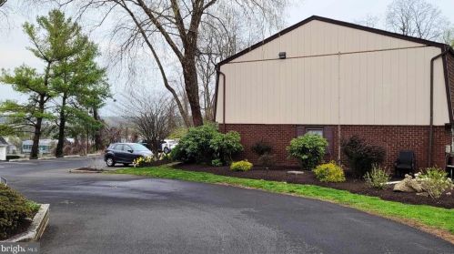 1017 York Rd, Willow Grove, PA 19090-1300