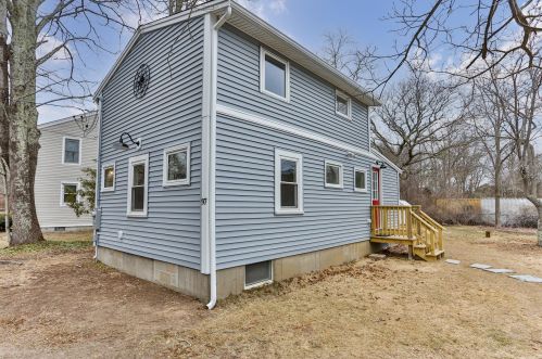 97 Main St, Mashpee, MA 02649-2274