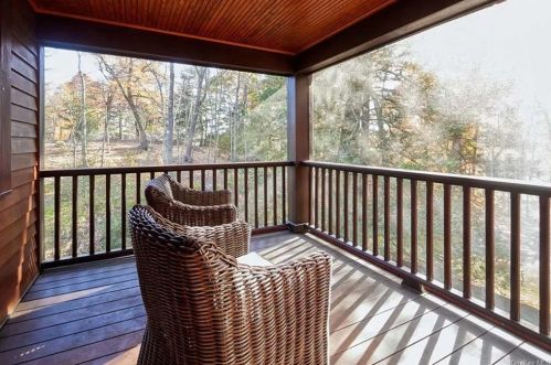 18 Patterson Brook Rd, Tuxedo Park NY  10987-4121 exterior