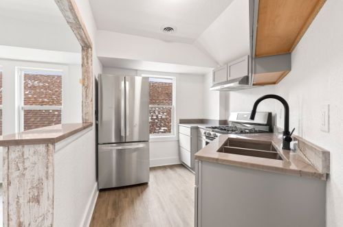 1639 79, Milwaukee WI 53219-1718 exterior