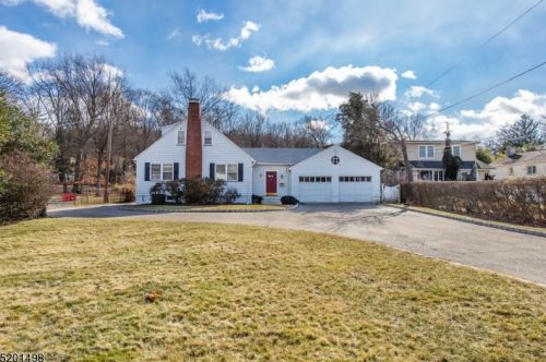 223 Pompton Ave, Verona, NJ 07044-3018