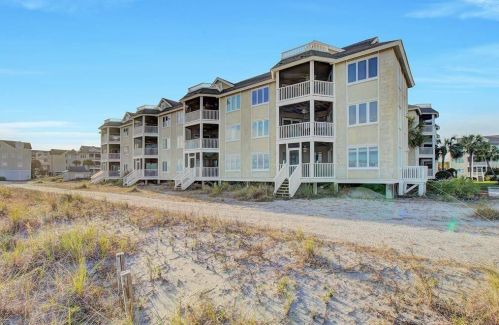 9000 Palmetto Dr, Isle Of Palms SC  29451-3864 exterior