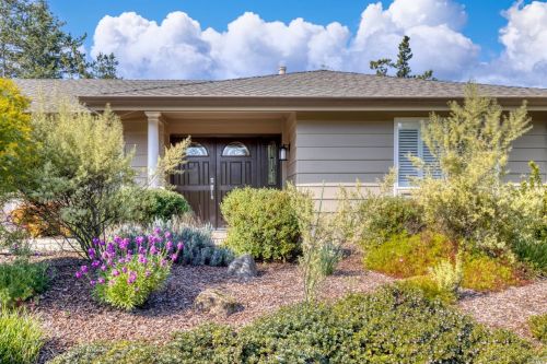 7002 Oakmont Dr, Santa Rosa, CA 95409-6302