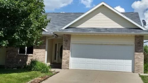 402 Windsor Dr, Twin View Heights, IA 52333-8825