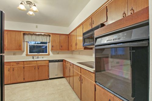 4473 67 St, Kenosha WI 53143-1327 exterior