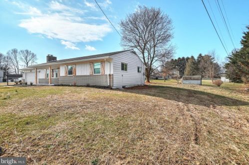 19 Locust Cir, Navy Sup Dpt PA  17050-3192 exterior