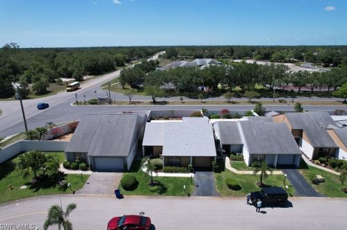 9805 Maplecrest Cir, Lehigh Acres, FL 33936-5952