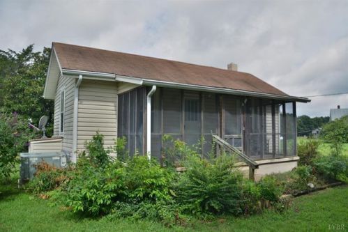 3552 Roark Mill Rd, Hurt, VA 24563-3550