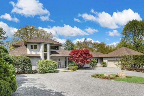 680 Weed St, New Canaan CT  06840-4015 exterior