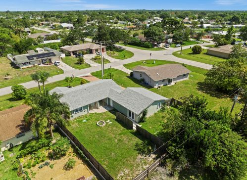 584 Greenway Ter, Port Saint Lucie FL  34983-2643 exterior