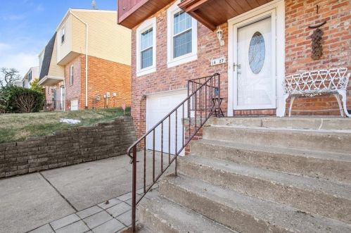 1427 Hidden Timber Dr, Pittsburgh, PA 15220-4720