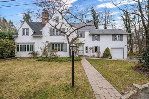 23 Lewis Ave, Hartsdale NY  10530-2803 exterior