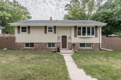 226 Jasper Ln, Waukesha, WI 53188-3260