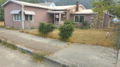 524 2nd Ave, Powers, OR 97466-9733