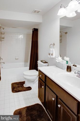 3602 Eagle Ridge Dr, Woodbridge VA  22191-6564 exterior