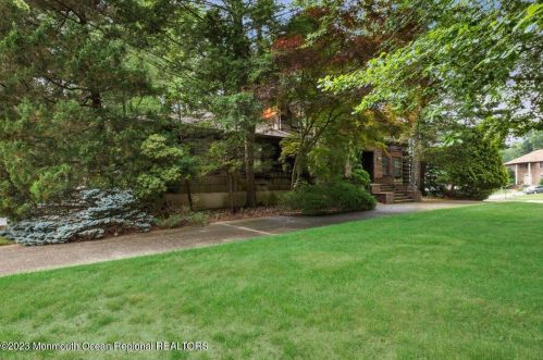 2 Garnet St, Morganville, NJ 07751-1015
