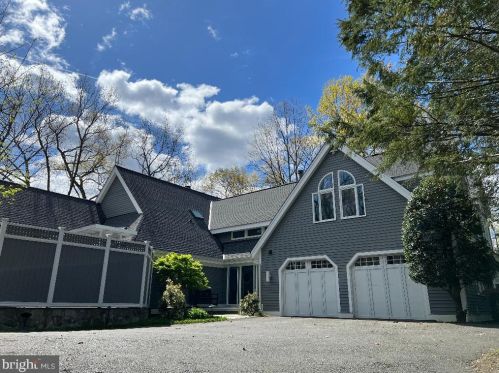 11103 Glade Dr, Herndon, VA 20191-4706