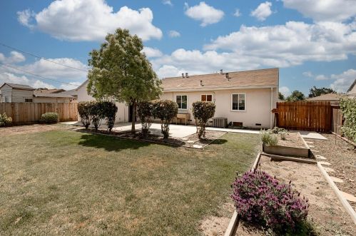 609 Dot Way, Manteca CA  95336-5808 exterior