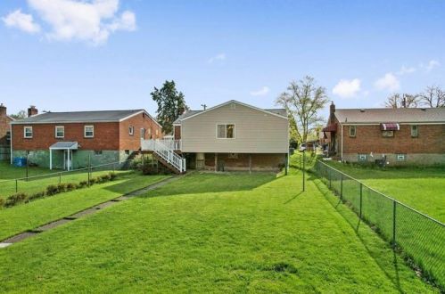 3014 Valley Ridge Rd, Mckeesport, PA 15133-2410