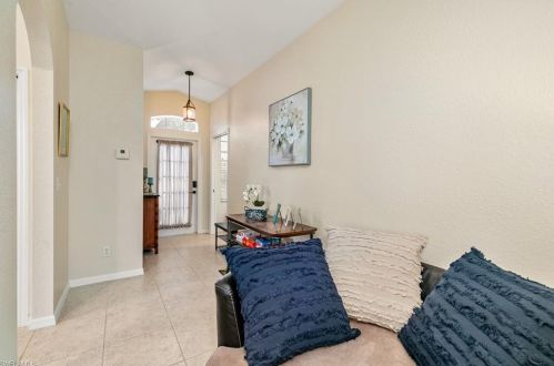 709 Crossfield Cir, Naples, FL 34104-4758