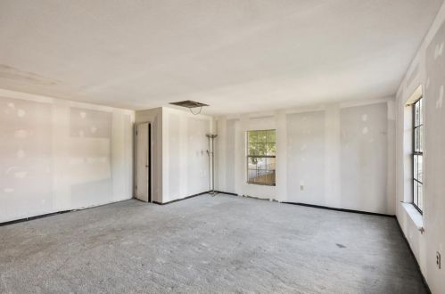 2121 Weatherbee St, Fort Worth TX  76110-1245 exterior