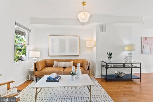 1146 Abbey Pl, Washington, DC 20002-3416