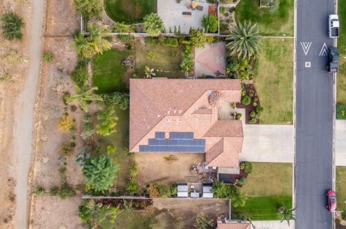 6608 Montagna Dr, Bakersfield CA  93306-7658 exterior