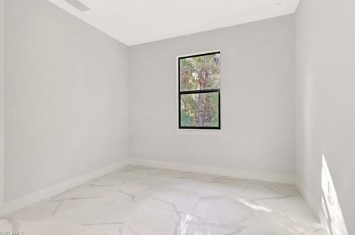 2565 60 Ave, Naples FL 34120-2684 exterior