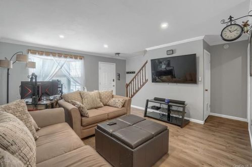 34 Larch Ct, Fishkill NY  12524-2628 exterior