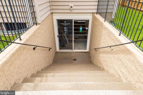 167 Alpine Dr, Leesburg VA 20175-6172 exterior