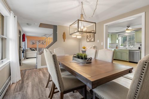 6 Hampton Ct, Goffstown NH  03045-2129 exterior