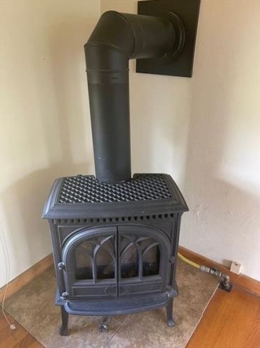 1403 Crestview Dr, Somerset PA  15501-2749 exterior