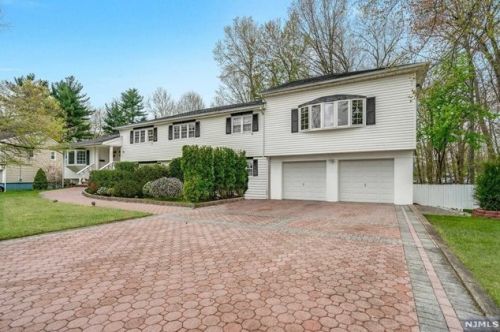 19 Coles Ct, River Edge NJ  07661-1001 exterior
