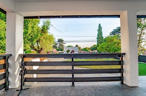 137 Altadena Dr, Altadena CA  91001-5104 exterior