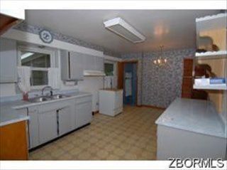878 Garden Rd, Zanesville, OH 43701-1329
