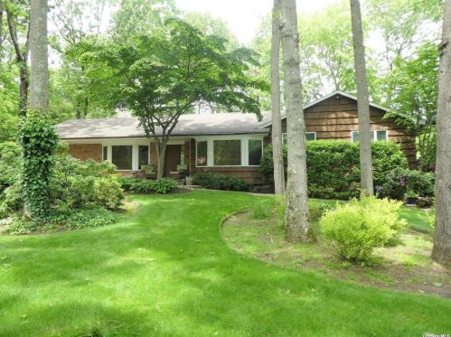 4 Butternut Ct, Huntington Station, NY 11746-4800