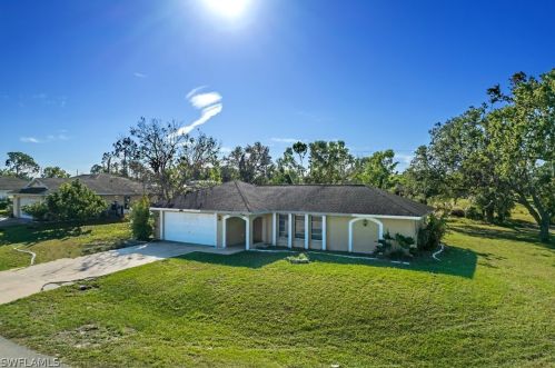 4221 4th St, Lehigh Acres, FL 33971-1710