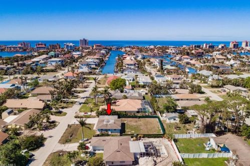 529 100th Ave, Naples FL  34108-2235 exterior