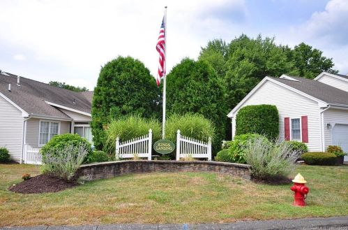 241 Kings Lndg, Windsor CT  06095-3572 exterior