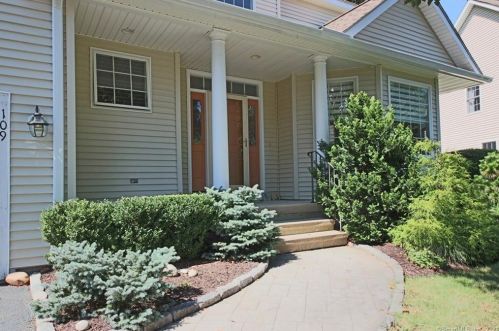 109 Governor Trumbull Way, Bridgeport, CT 06611-5604