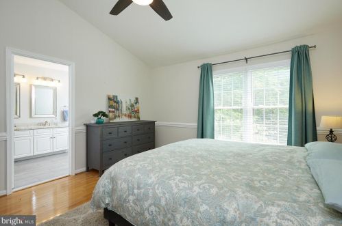 3015 Fallswood Gln Ct, Falls Church VA  22044-2723 exterior