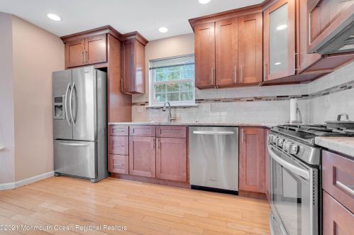 45 Enclosure Dr, Morganville NJ  07751-1807 exterior