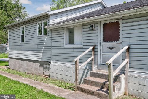 395 Eshelman St, Highspire PA  17034-1524 exterior