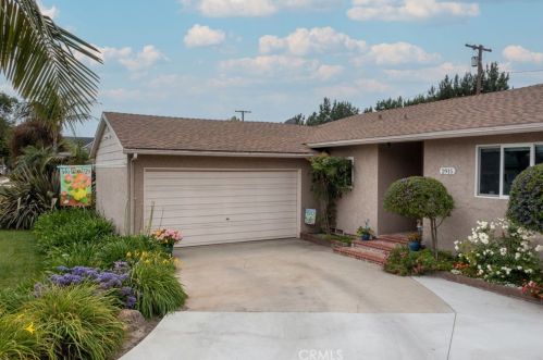 2915 Lomina Ave, Long Beach, CA 90815-1120