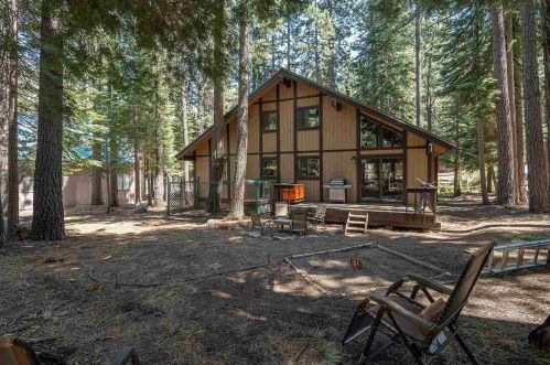 14050 Davos Dr, Truckee CA  96161-6519 exterior