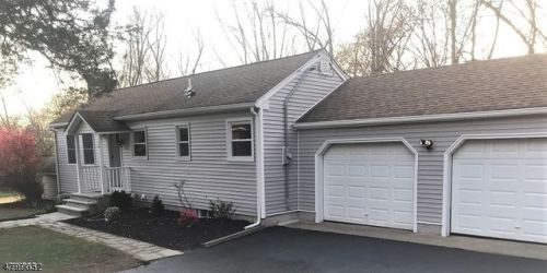 14 Pine Dr, Belvidere, NJ 07823-3028